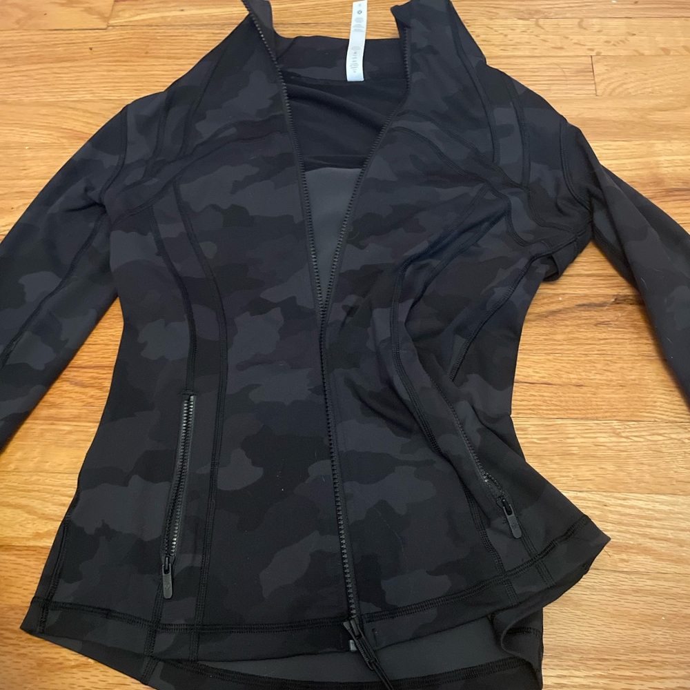 LuluLemon Athletica Define jacket Luon heritage 365 camo deep coal multi size 8